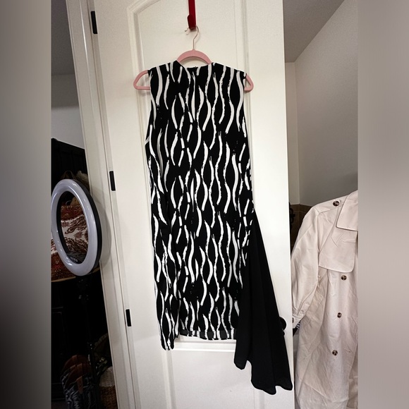 Abstractct Print Dress - Picture 6 of 12